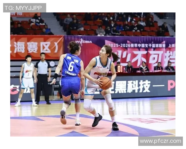 北京女篮与山西女篮激战正酣争夺女篮联赛季后赛资格的关键之战